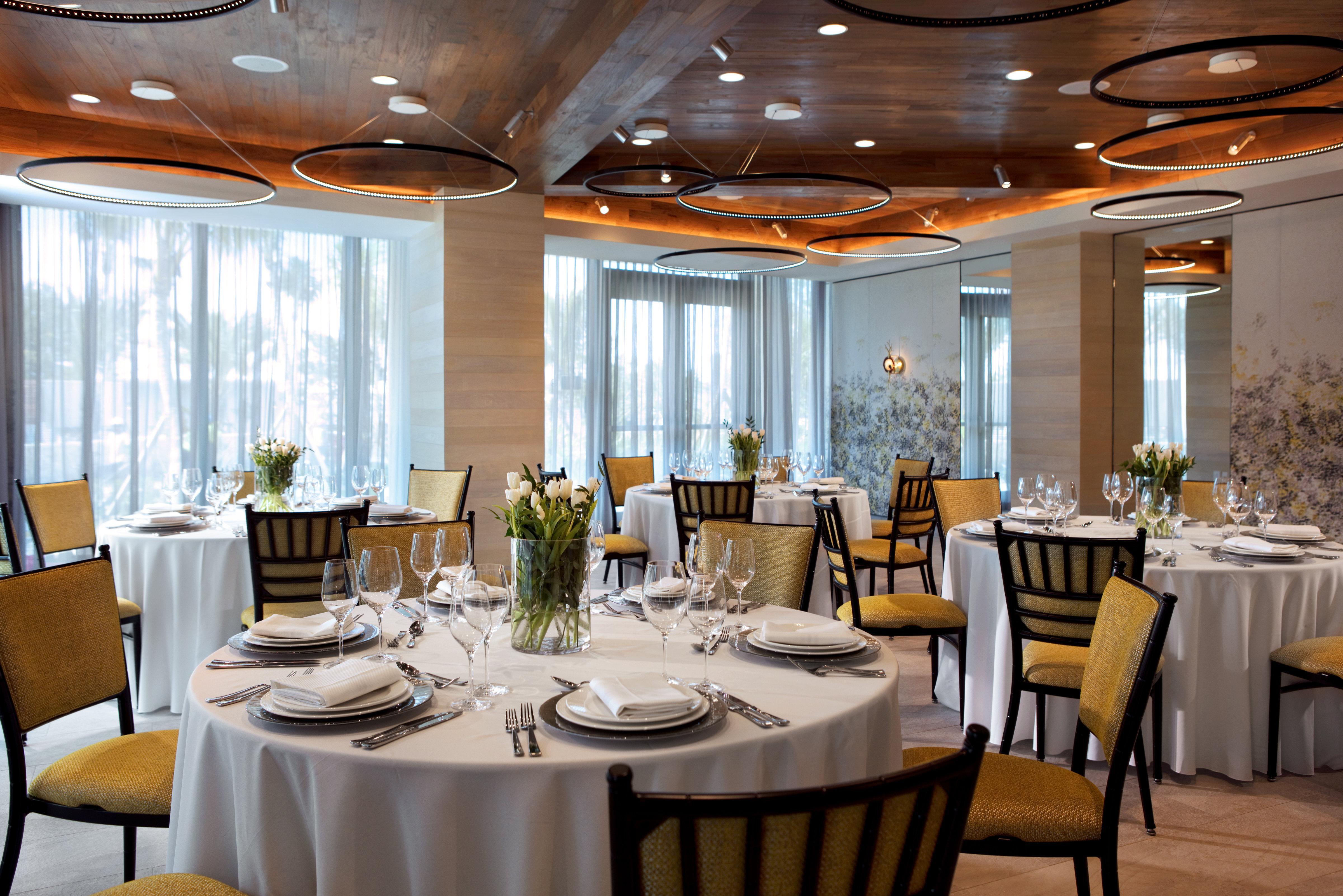Kimpton Seafire Resort + Spa By Ihg West Bay Экстерьер фото