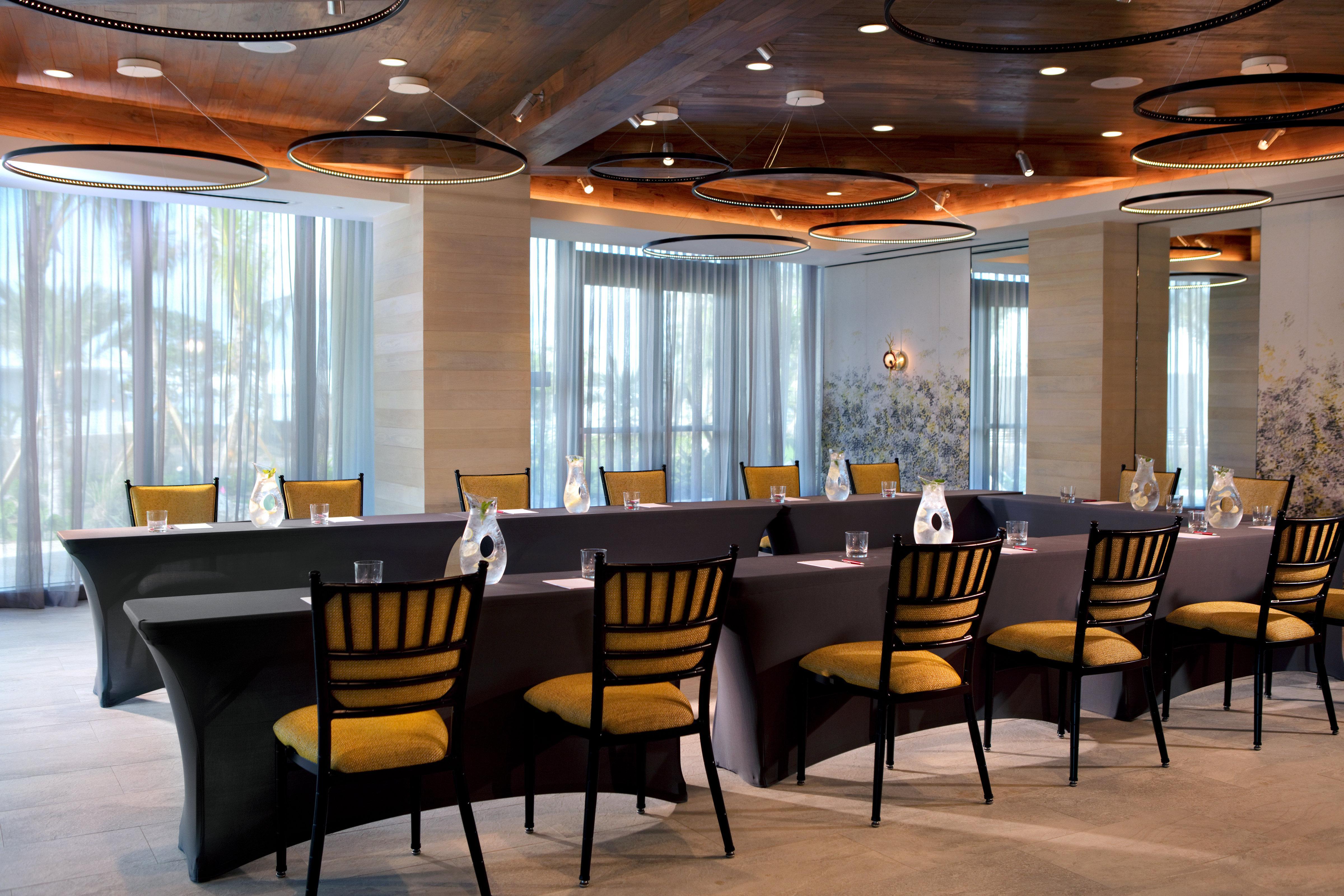 Kimpton Seafire Resort + Spa By Ihg West Bay Экстерьер фото