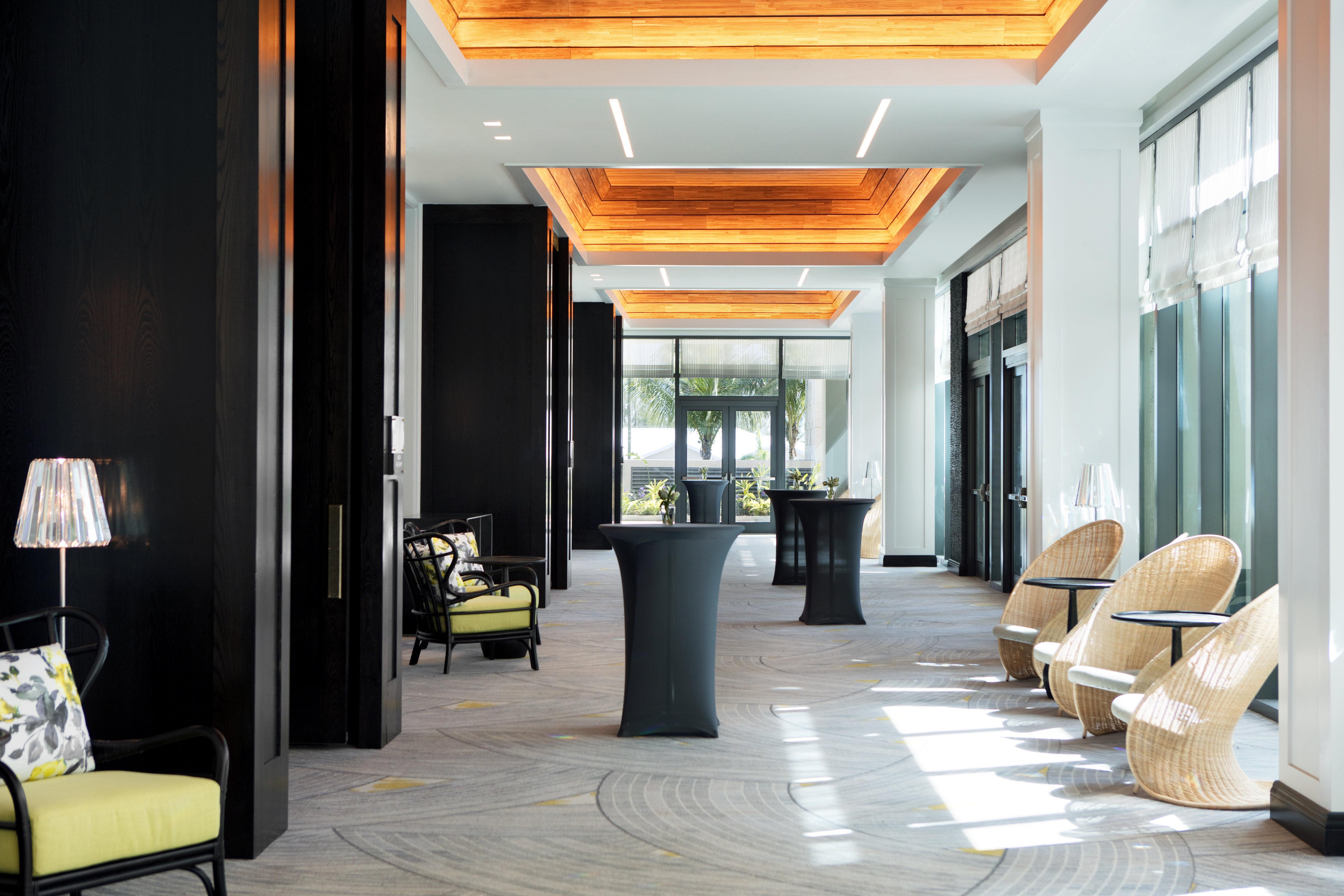 Kimpton Seafire Resort + Spa By Ihg West Bay Экстерьер фото