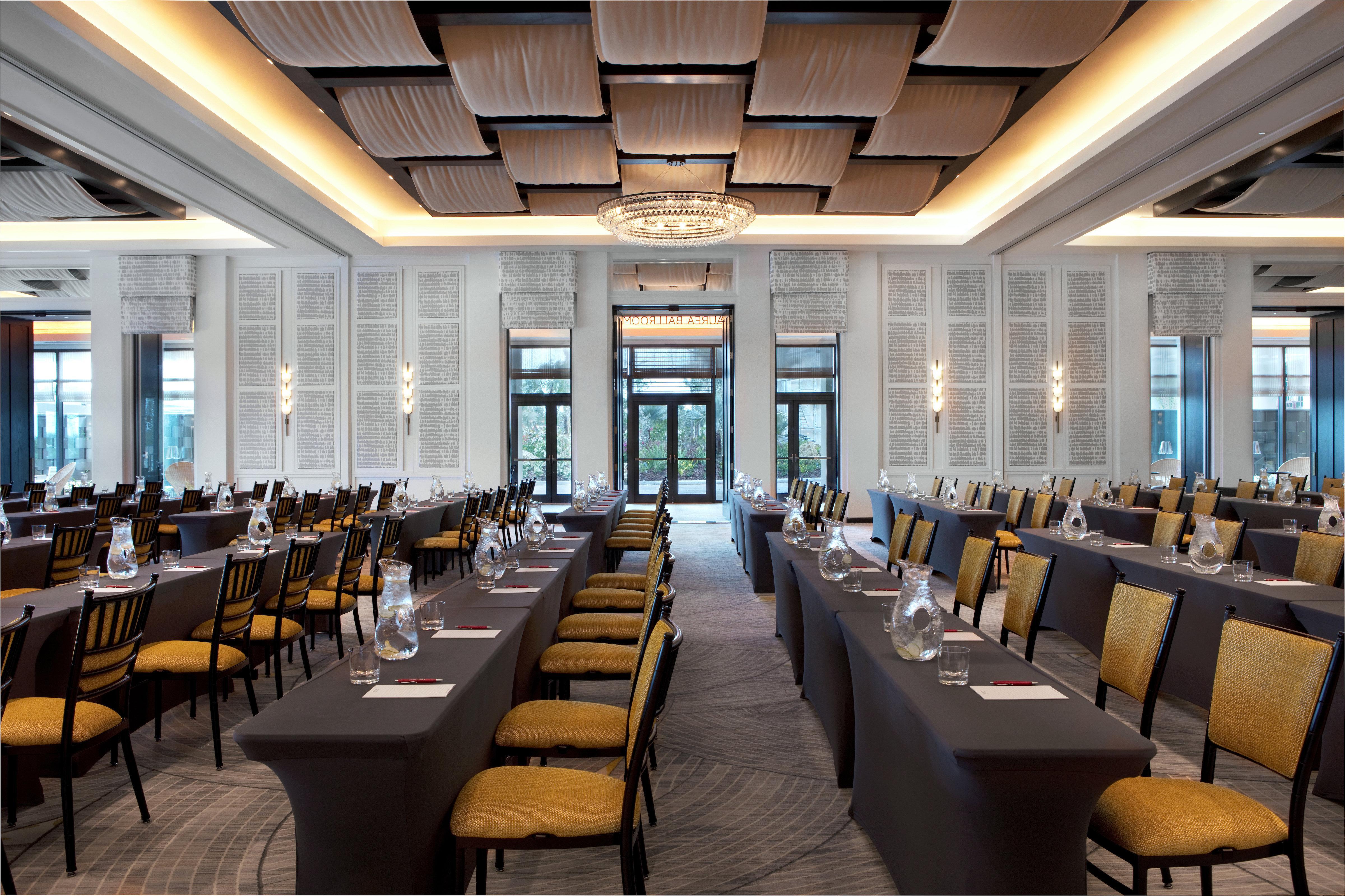 Kimpton Seafire Resort + Spa By Ihg West Bay Экстерьер фото