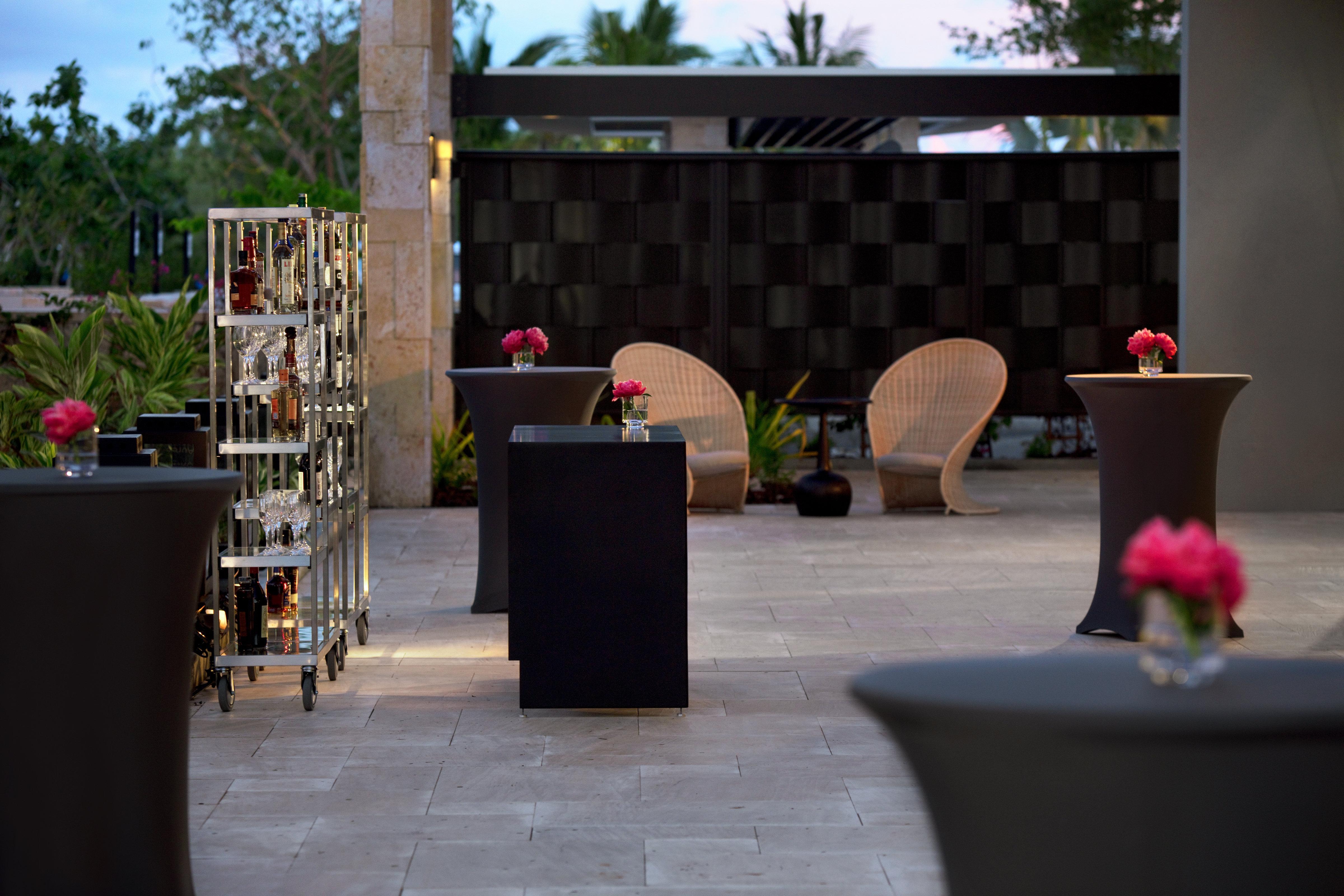 Kimpton Seafire Resort + Spa By Ihg West Bay Экстерьер фото
