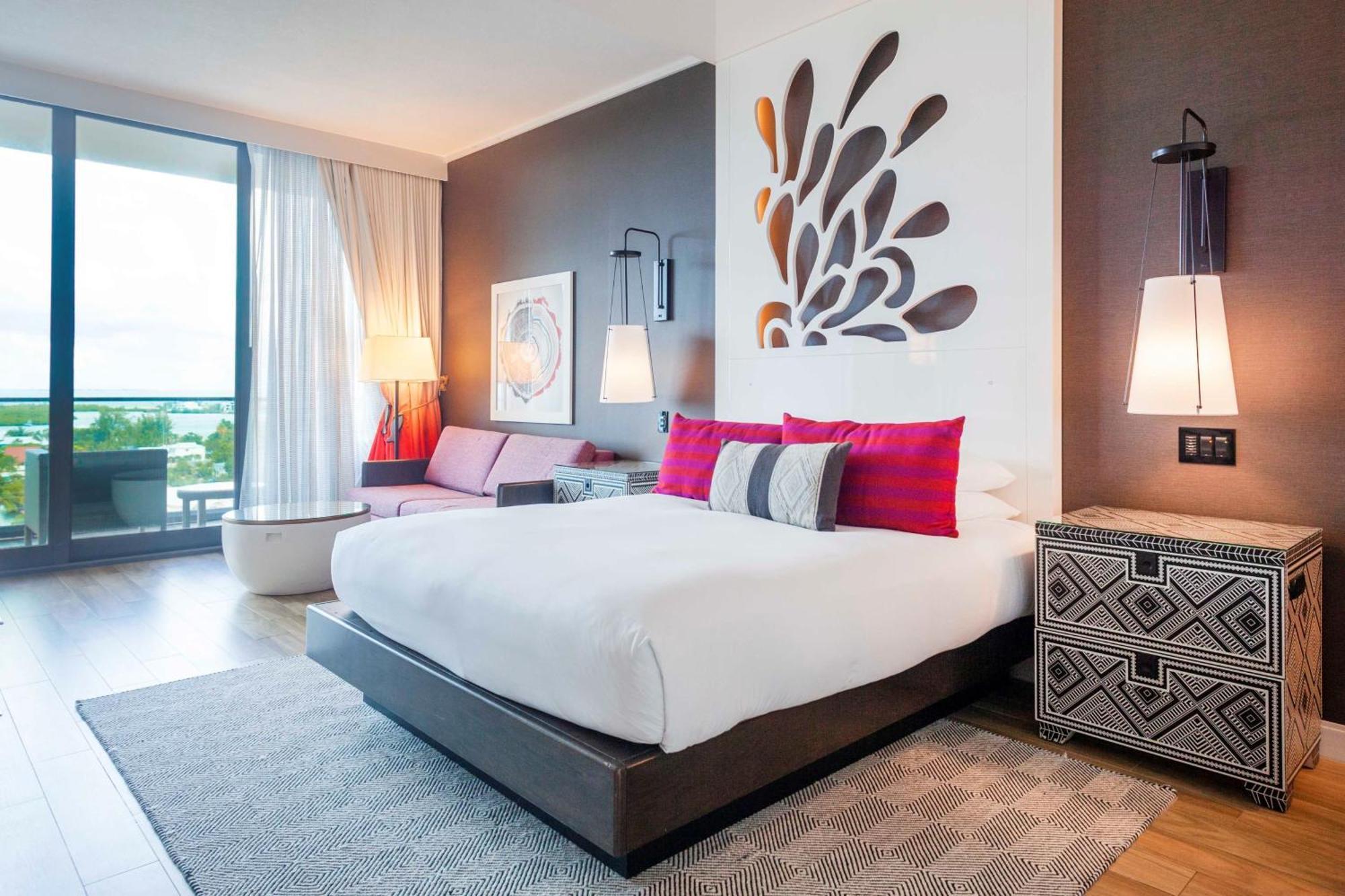 Kimpton Seafire Resort + Spa By Ihg West Bay Экстерьер фото