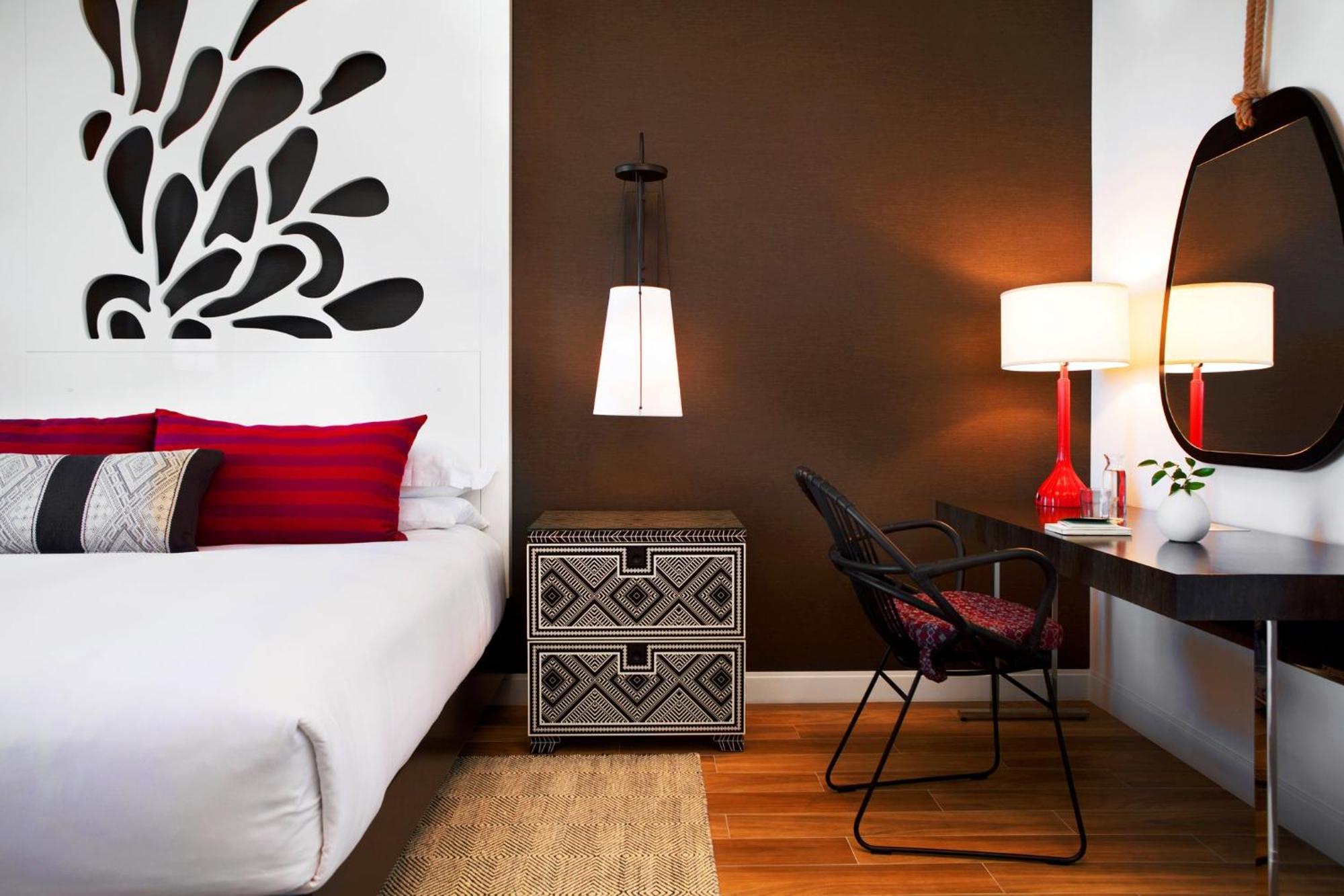 Kimpton Seafire Resort + Spa By Ihg West Bay Экстерьер фото